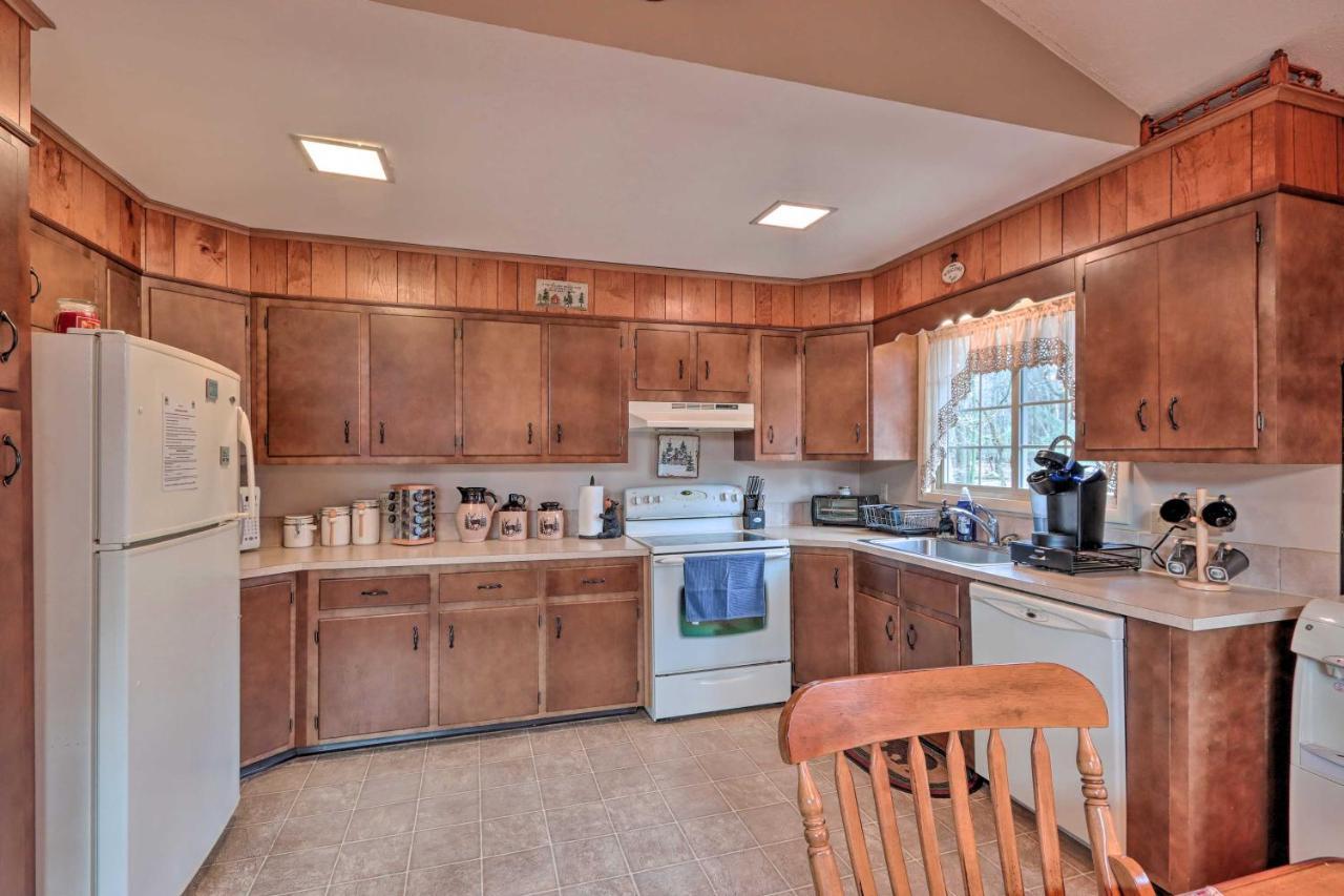 Poconos Home With Game Room Walk To Lake Harmony! Esterno foto
